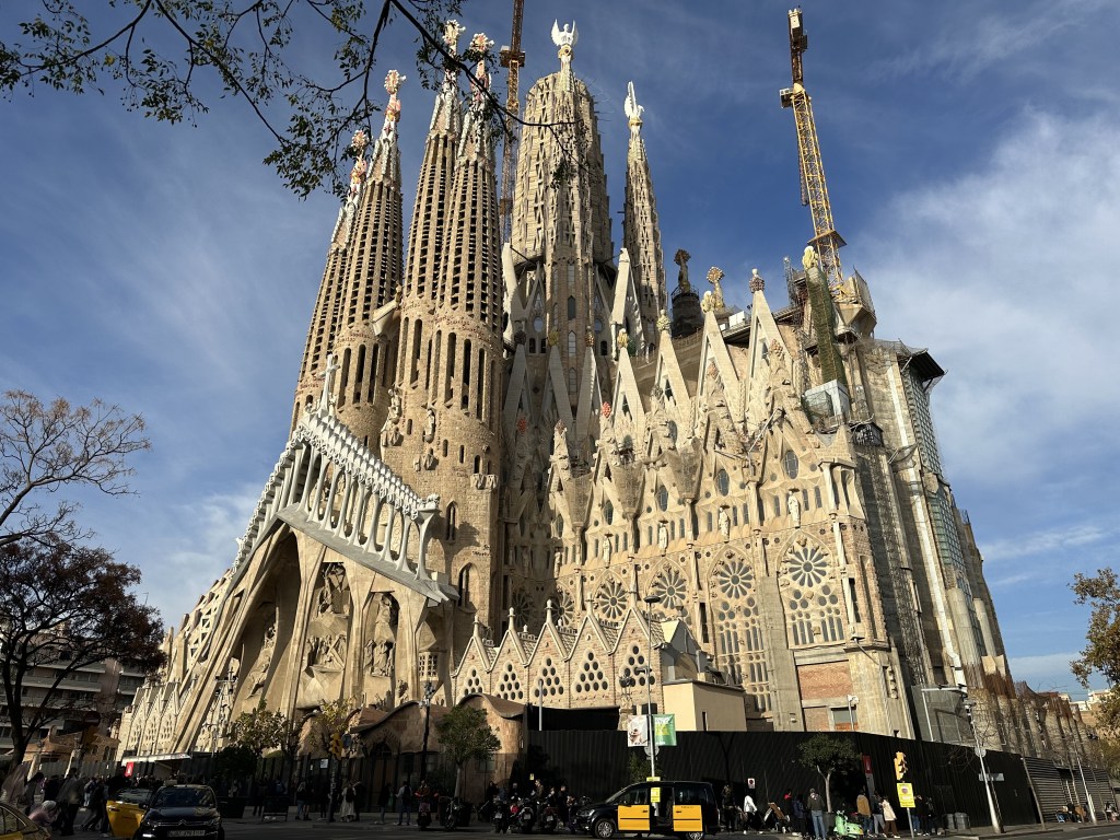 BARSELONA GEZİ REHBERİ&nbsp;(HARİTALI)